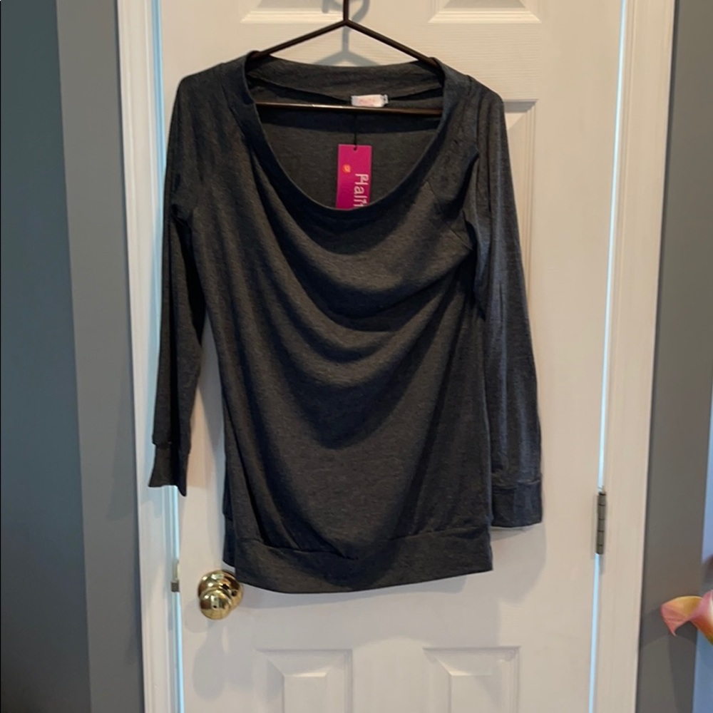 Halife shirt can be worn off the shoulder